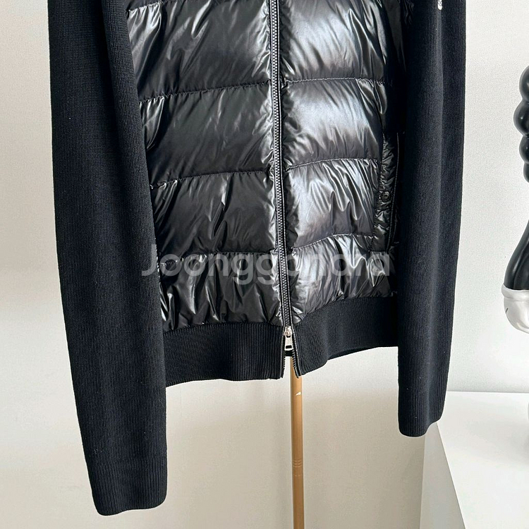 몽클레어 유광 니트패딩 신형22-23년식 Xl 사이즈--7