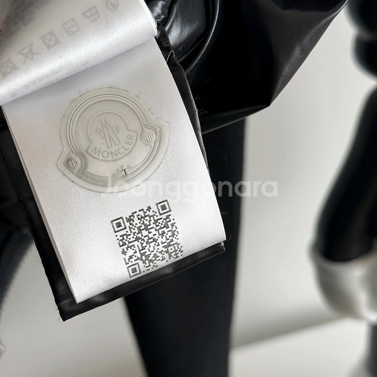 몽클레어 유광 니트패딩 신형22-23년식 Xl 사이즈--9