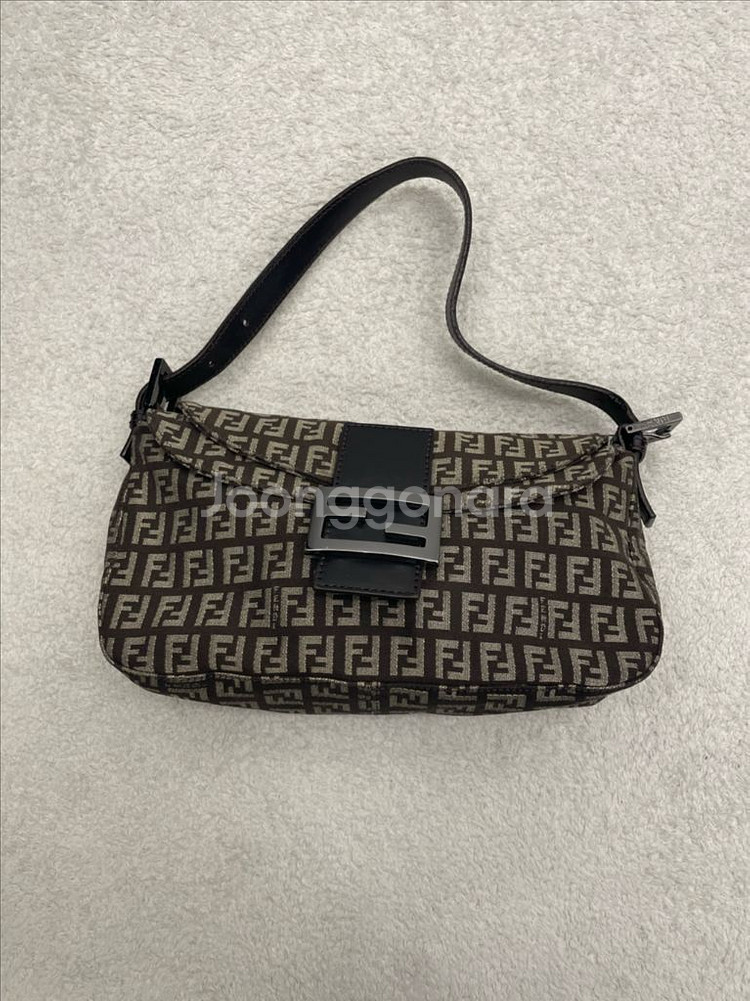 펜디 FF 로고 패턴 바게트백--1