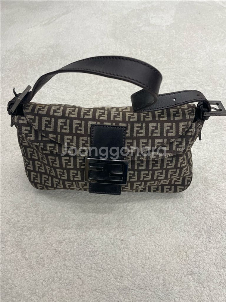 펜디 FF 로고 패턴 바게트백--0