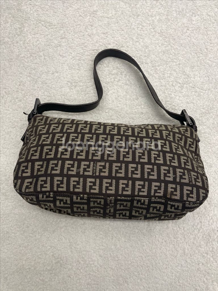 펜디 FF 로고 패턴 바게트백--2