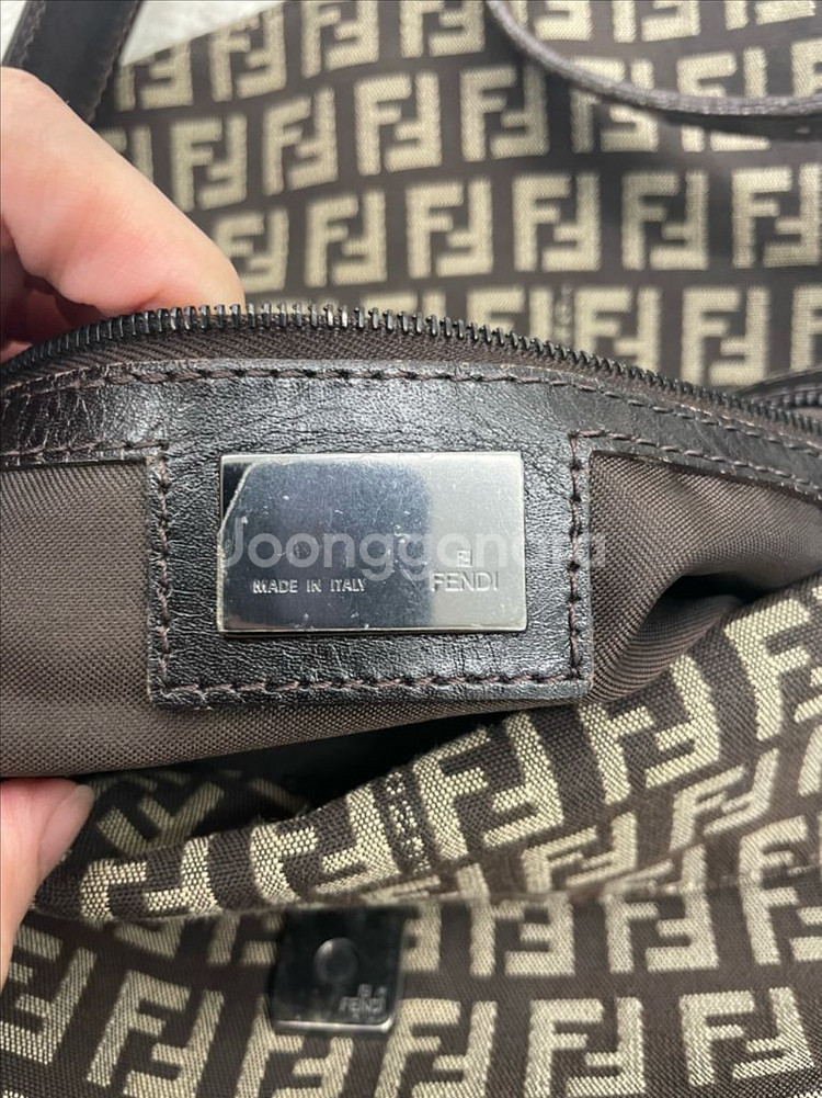 펜디 FF 로고 패턴 바게트백--3