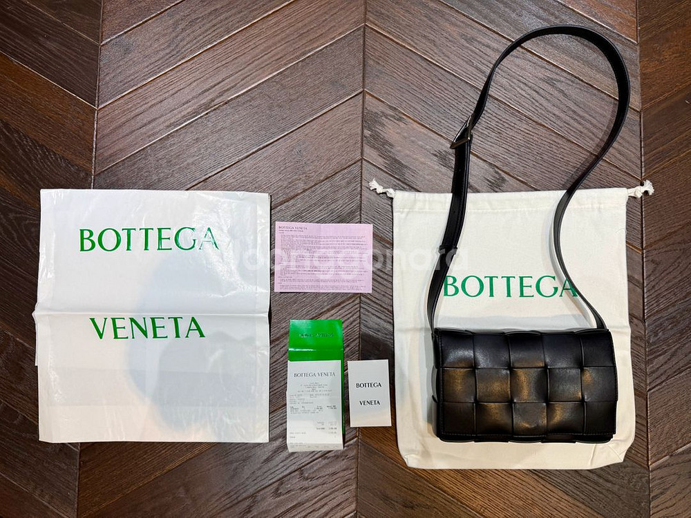 보테가 베네타 카세트 블랙 패러킷 투톤 크로스 백--7