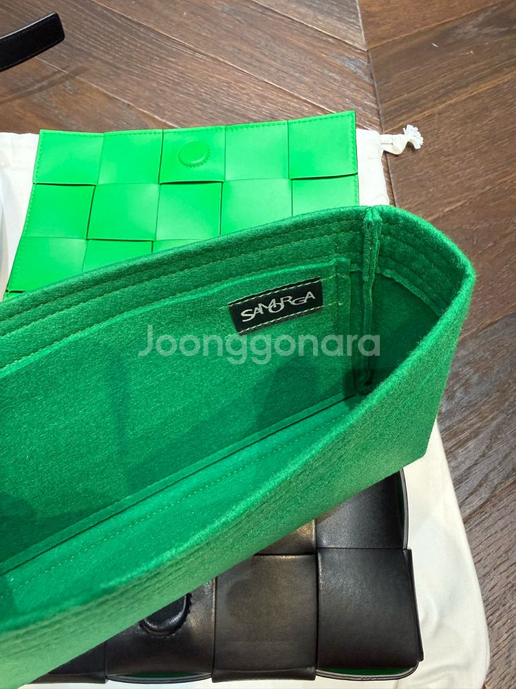 보테가 베네타 카세트 블랙 패러킷 투톤 크로스 백--5