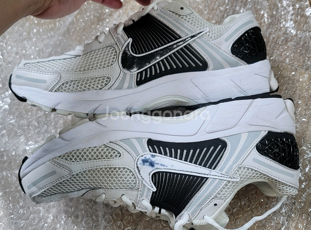 나이키 줌 보메로5 운동화280mm--2