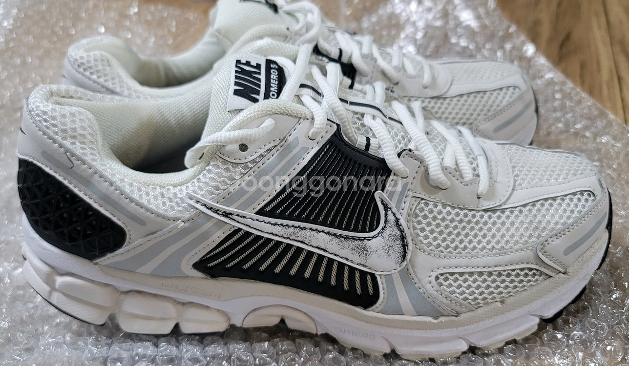 나이키 줌 보메로5 운동화280mm--1