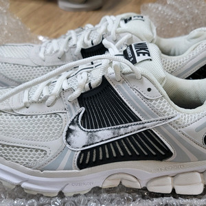 나이키 줌 보메로5 운동화280mm