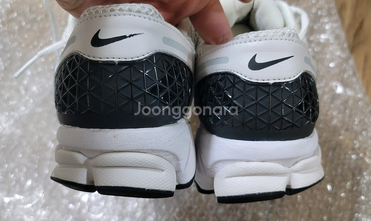 나이키 줌 보메로5 운동화280mm--6
