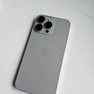 아이폰 15 프로맥스 1TB 내추럴티타늄 애케플O 색상 판매합니다.
