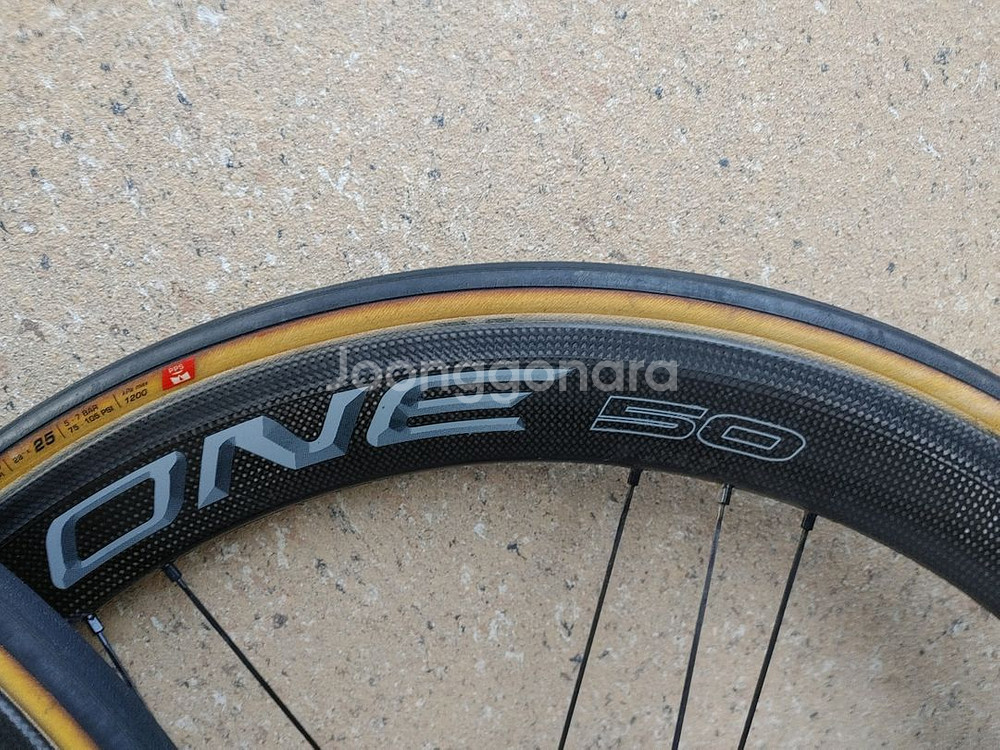 정품 캄파놀로 보라원 튜블러50 림브 카본휠셋 + 전용카본패드 팝니다.(80만원)--7