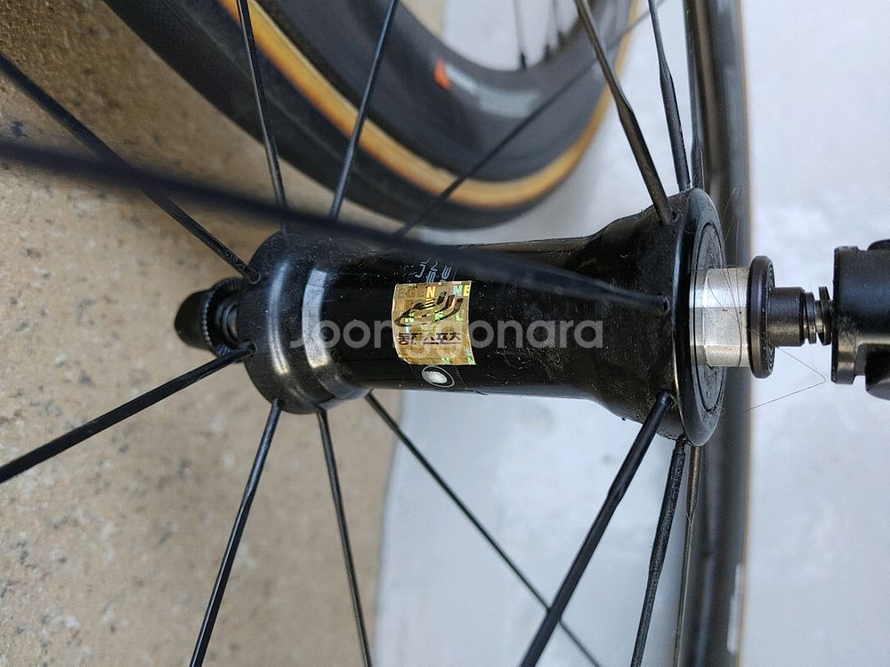 정품 캄파놀로 보라원 튜블러50 림브 카본휠셋 + 전용카본패드 팝니다.(80만원)--3