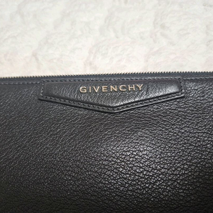 지방시 안티고나 클러치백