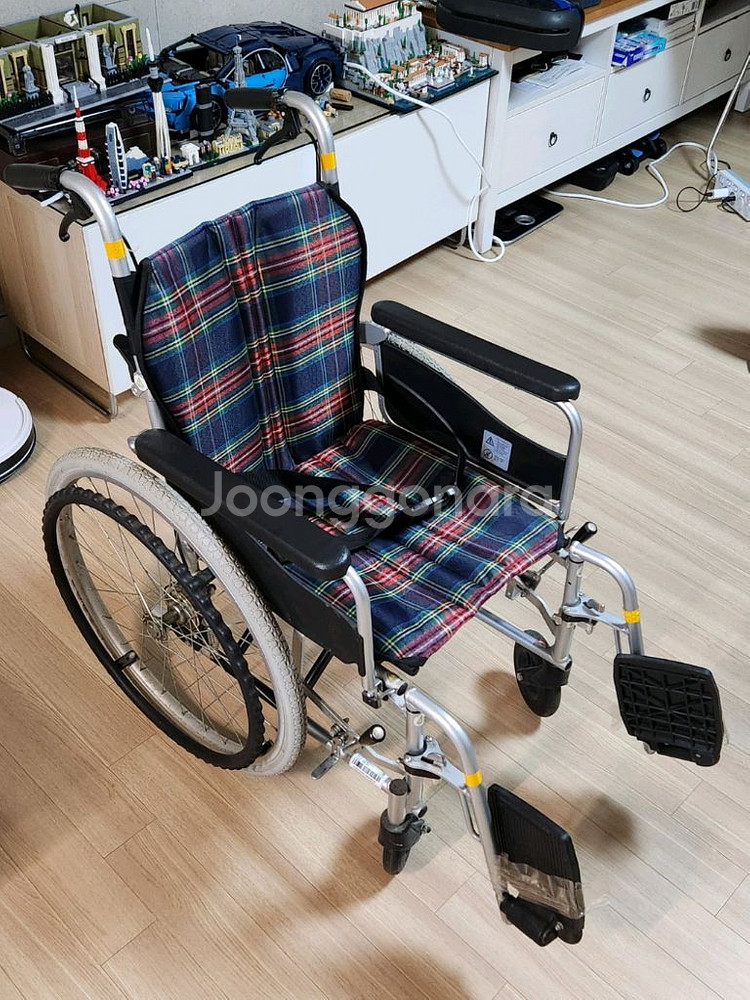 체크무늬 휠체어--0