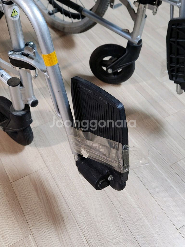 체크무늬 휠체어--2