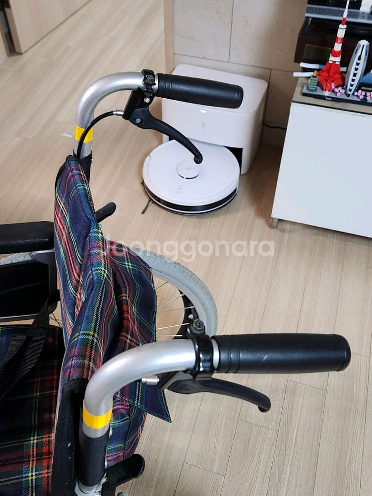 체크무늬 휠체어--5