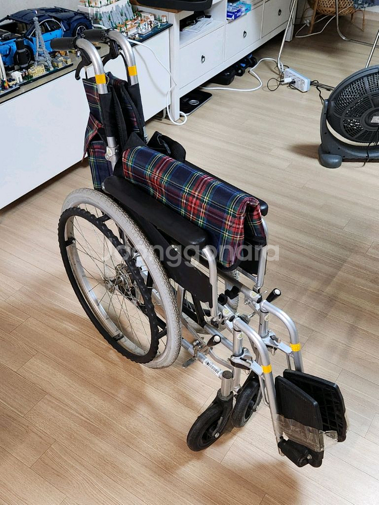 체크무늬 휠체어--6