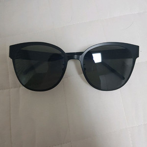 새상품과 다름없는 입생로랑 선글라스 sl m42 009