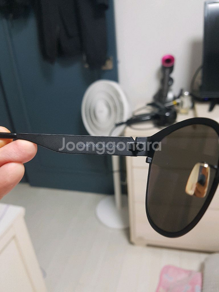 새상품과 다름없는 입생로랑 선글라스 sl m42 009--4