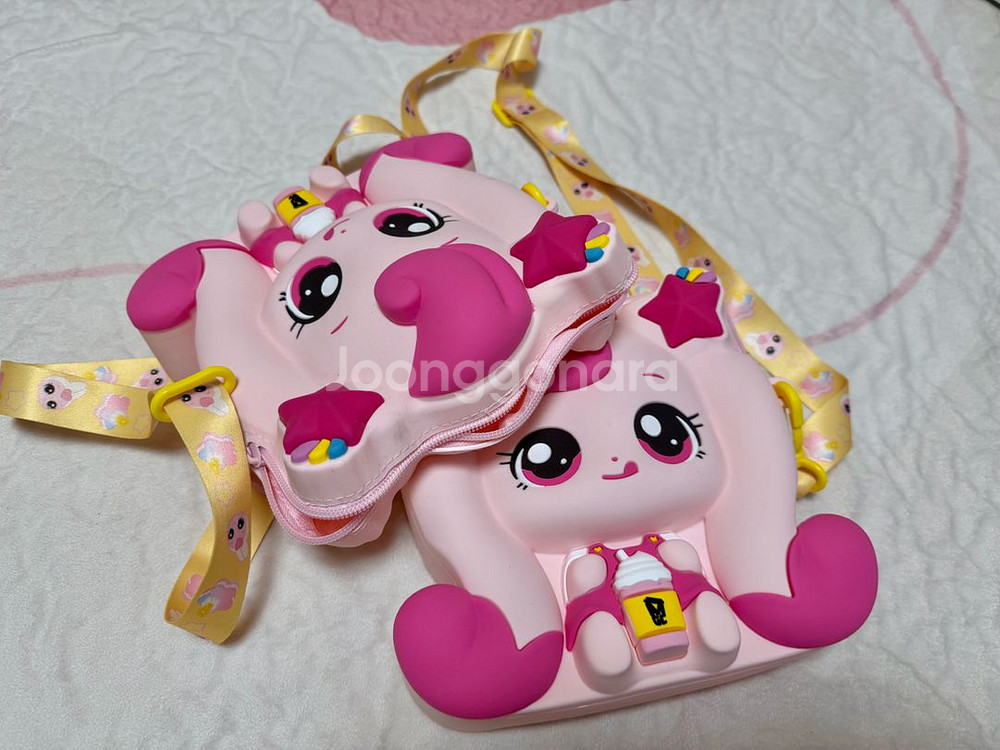 메가커피콜라보 하츄핑 실리콘가방 2개일괄--1