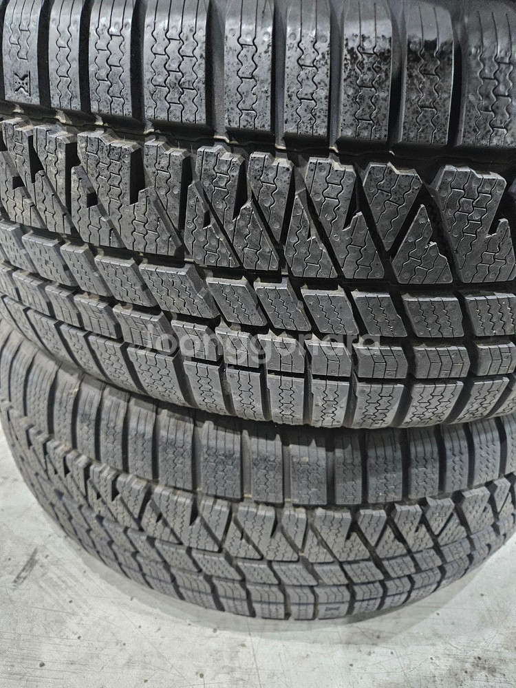 235 50 19 금호 윈터타이어 한대분 판매합니다--1