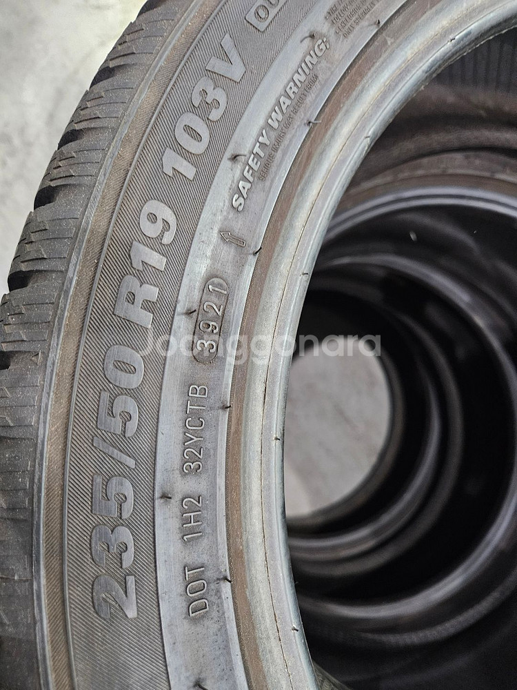 235 50 19 금호 윈터타이어 한대분 판매합니다--2