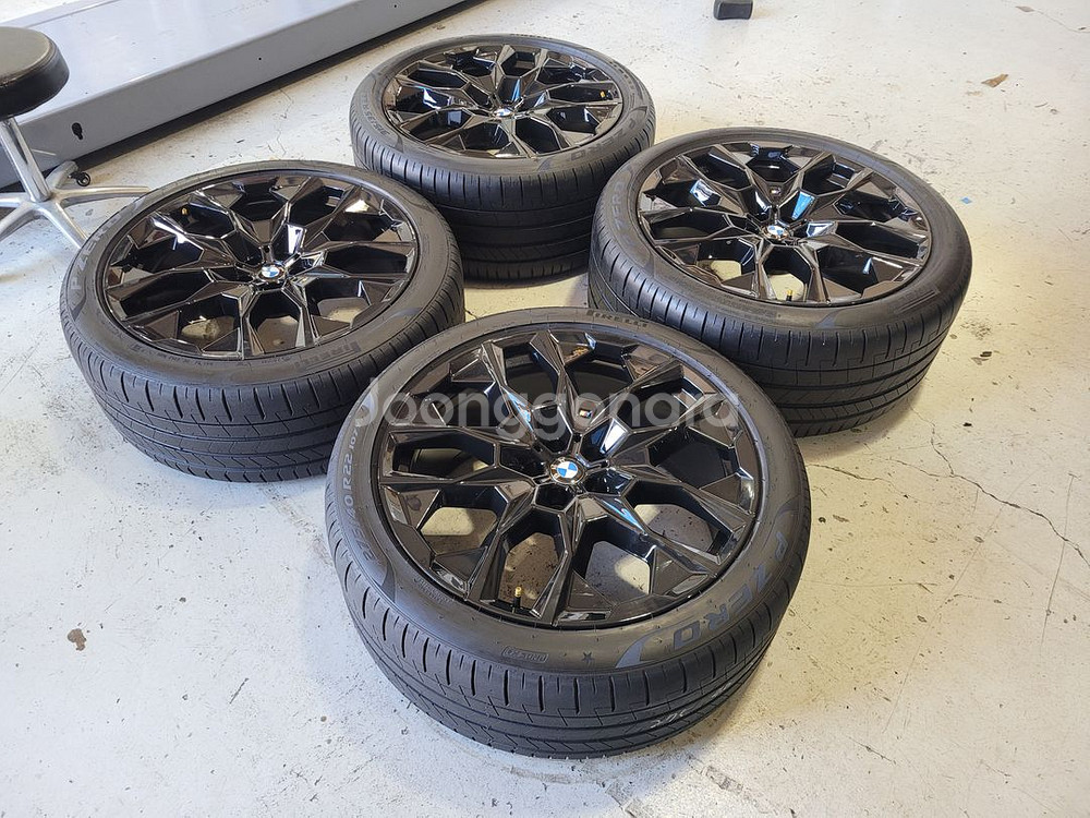 BMW X7 913M스포츠 22인치 순정품휠타이어 한대분--0