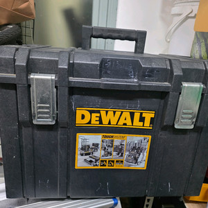 디월트 터프시스템 공구함 DS400