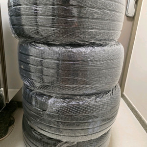 피렐리 피제로 올시즌 245 40 19 임판급 판매합니다.