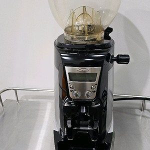 라심발리 이네아 운 디멘토 자동 그라인더