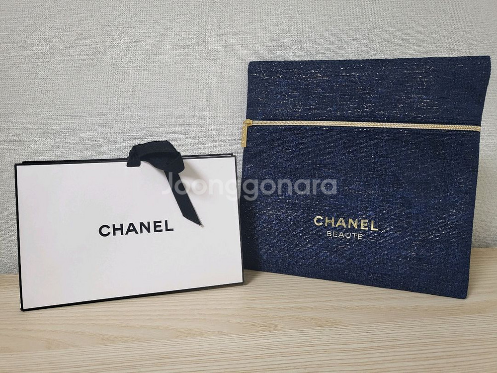 정품) 샤넬 홀리데이 파우치 (코스메틱)--0