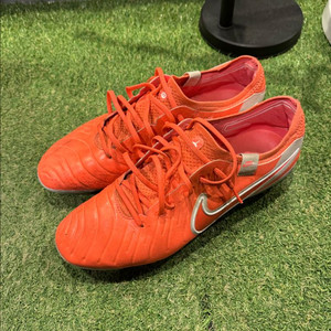 나이키 티엠포 엘리트 축구화285 판매 해요