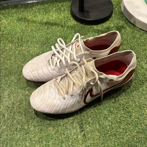 나이키 티엠포 285 축구화 판매해요