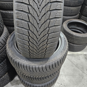 245 45 18 넥센 윈가드 윈터타이어 한대분 판매합니다