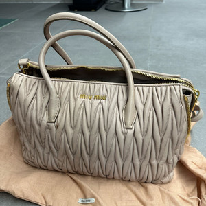 백화점 정품 미우미우 마테라쎄 토트백