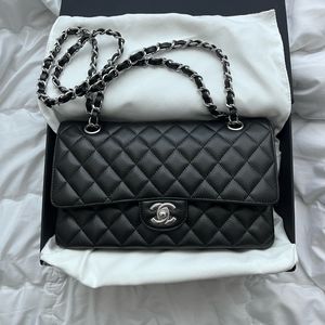 팬더샵 샤넬 클래식 플랩백 미듐 캐비어