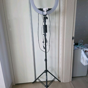 유쾌한생각 룩스원라이트 컬러풀 조명.유튜브촬영용.