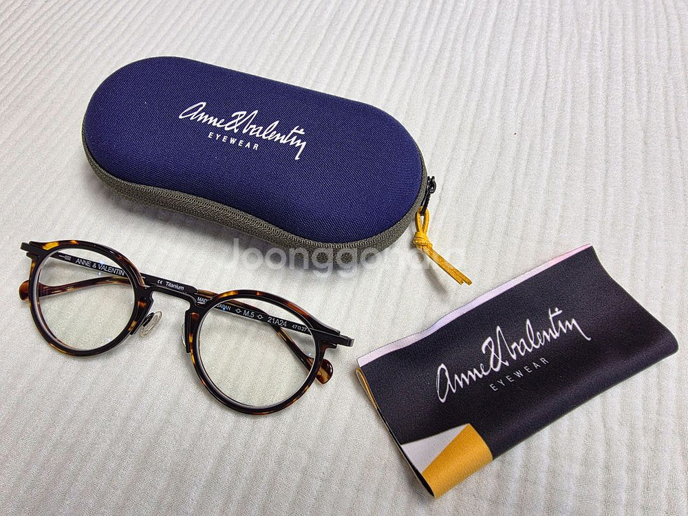 안네발렌틴 M5 안경테 판매합니다.--0
