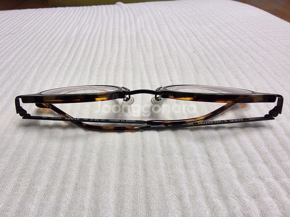 안네발렌틴 M5 안경테 판매합니다.--1