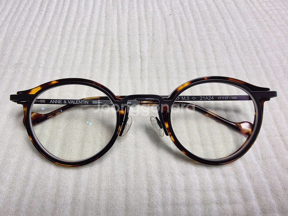 안네발렌틴 M5 안경테 판매합니다.--5