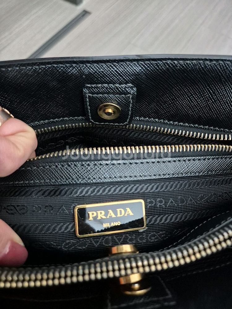 프라다 사피아노 레더 토트백--5