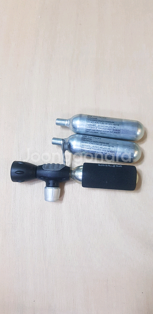 자전거 CO2 충전기.카트리지 판매합니다--1