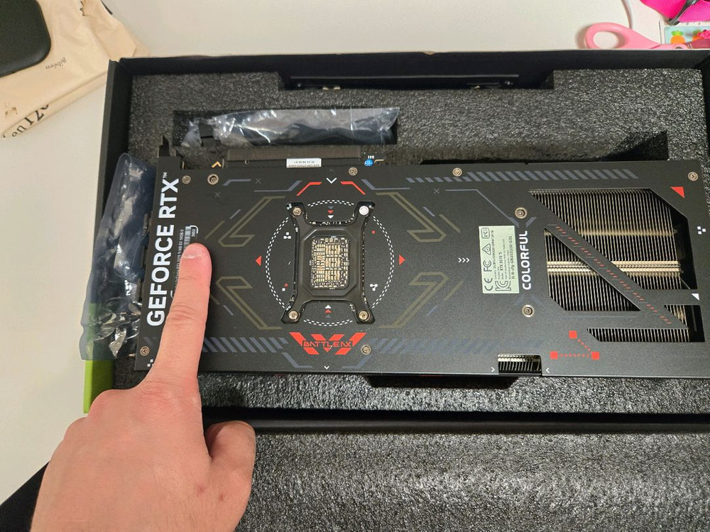 컬러풀 5070ti 토마호크 팝니다.--3