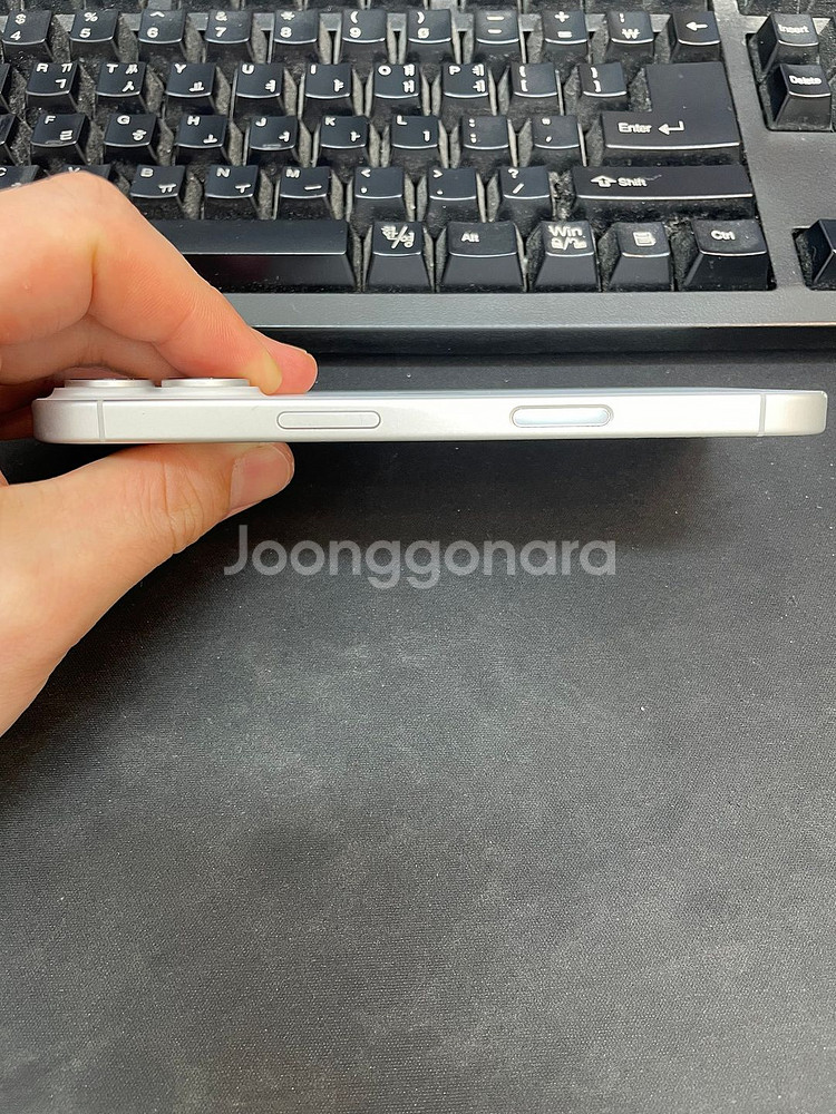 아이폰16 화이트 256GB 배터리91% 상태좋은 중고88만2천팝니다--3