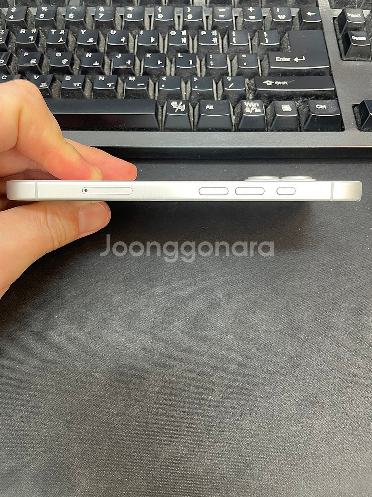 아이폰16 화이트 256GB 배터리91% 상태좋은 중고88만2천팝니다--5