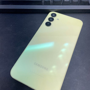 갤럭시A15 옐로우 128GB 무잔상 상태좋은 중고16만3천팝니다.
