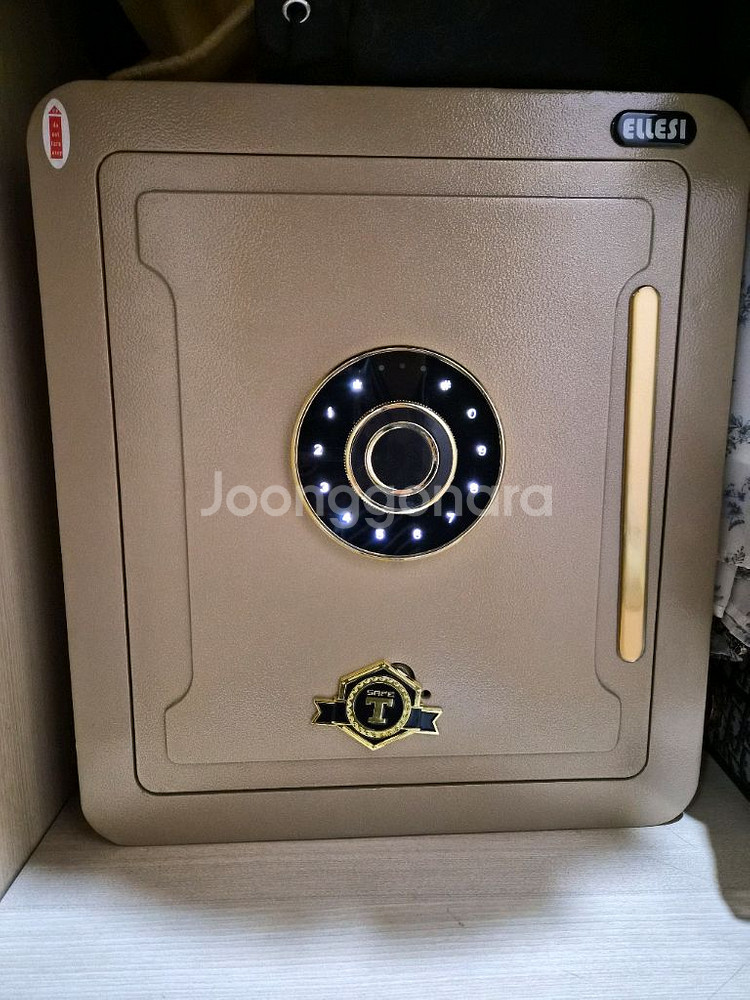 터치식 금고 팝니다.--0