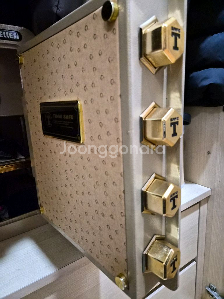 터치식 금고 팝니다.--2