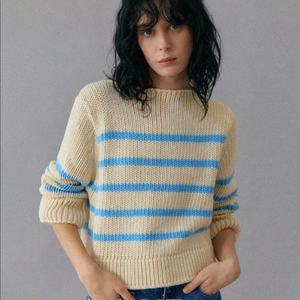 어그스트 보트넥 스트라이프 니트