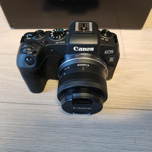 캐논 정품 eos rp 바디와 rf-s 18-45mm f4.5-6.3 is stm 번들렌즈 판매합니다.