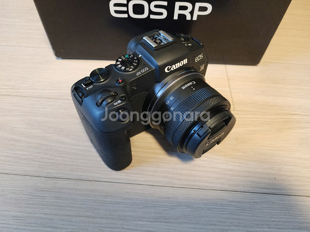 캐논 정품 eos rp 바디와 rf-s 18-45mm f4.5-6.3 is stm 번들렌즈 판매합니다.--2